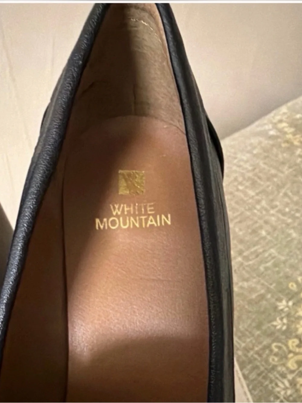 🖤 White Mountain Black Chain Loafers 🖤